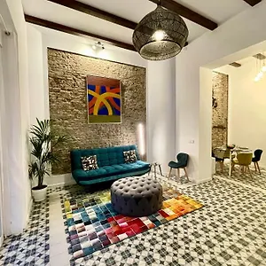 puerta-roja-luxury-apartment.hotelsinnerja.org/